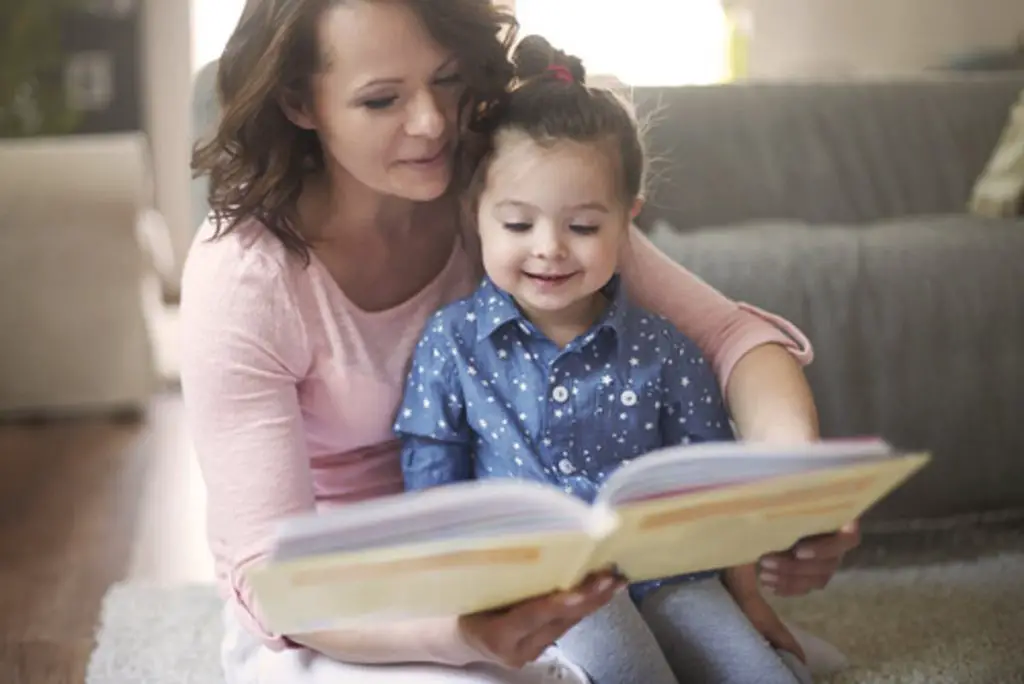 Leer cuentos a tu hijo desarrolla sus habilidades cognitivas