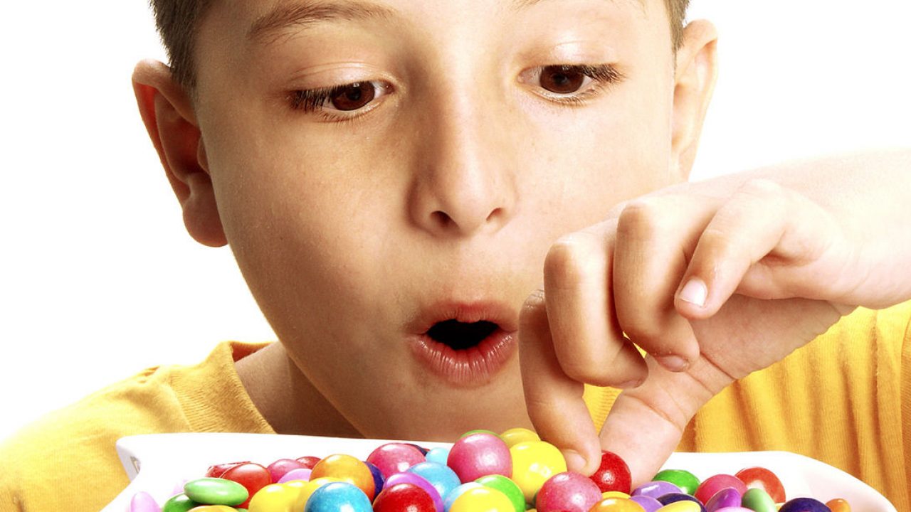 Cuánta azúcar deben consumir mis hijos