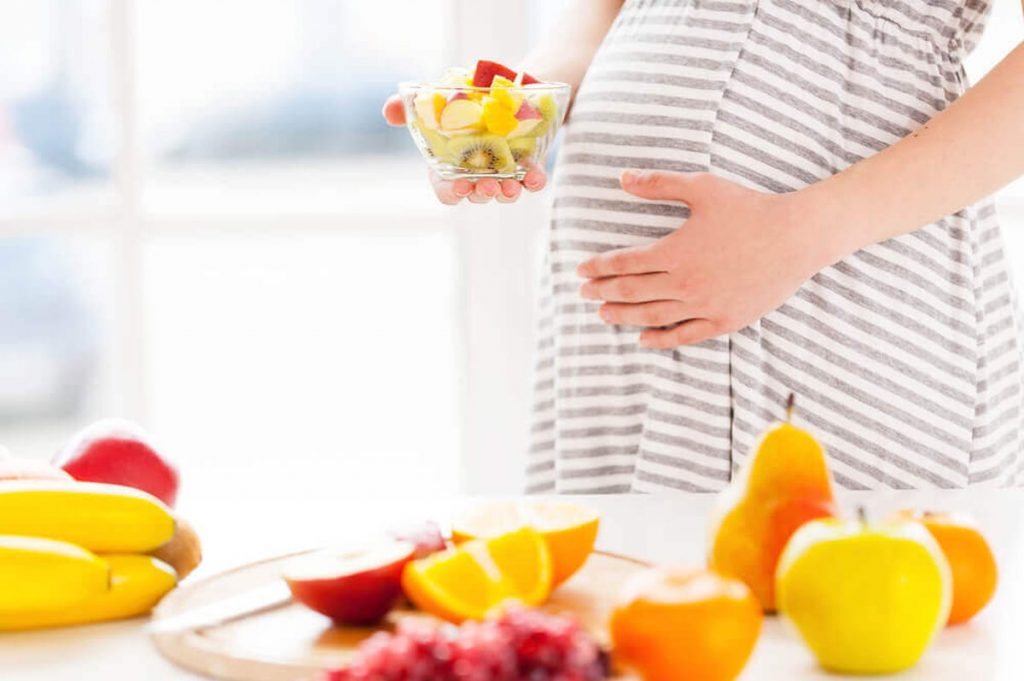  pasos para evitar la acidez durante el embarazo (de forma natural)