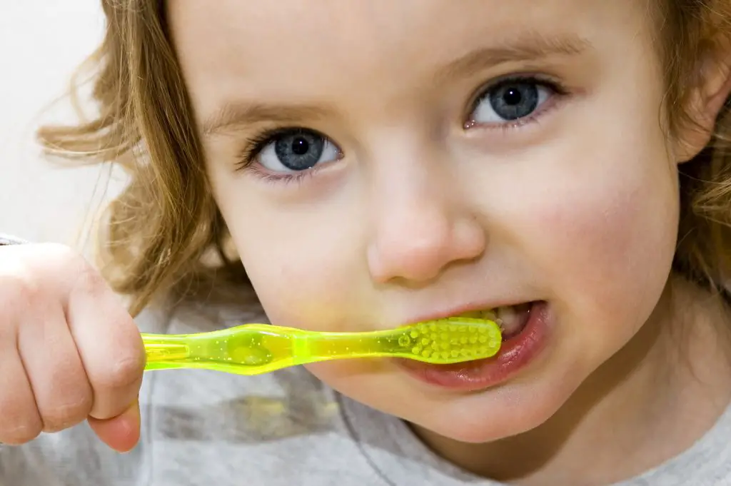 tips para que los niños se cepillen correctamente los dientes