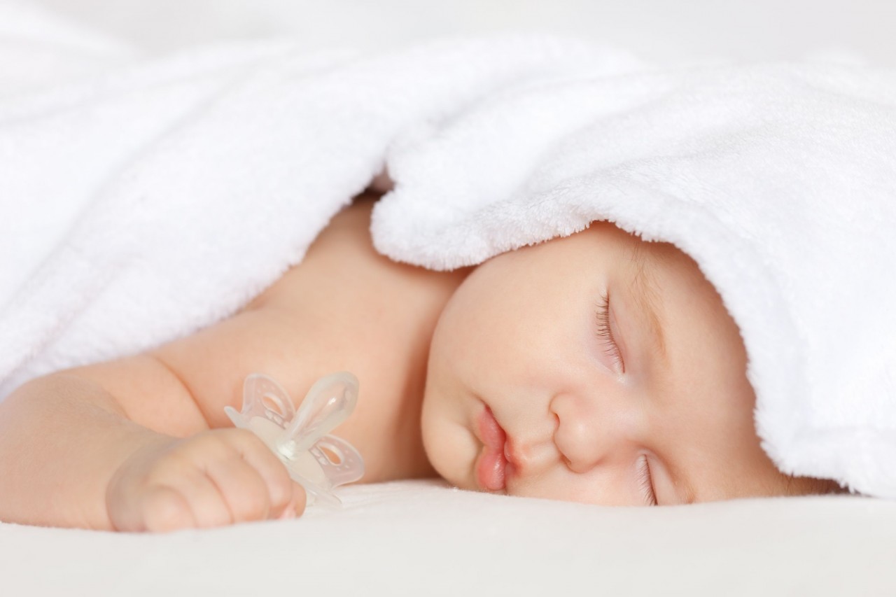 Cuánto duerme un bebé o un niño