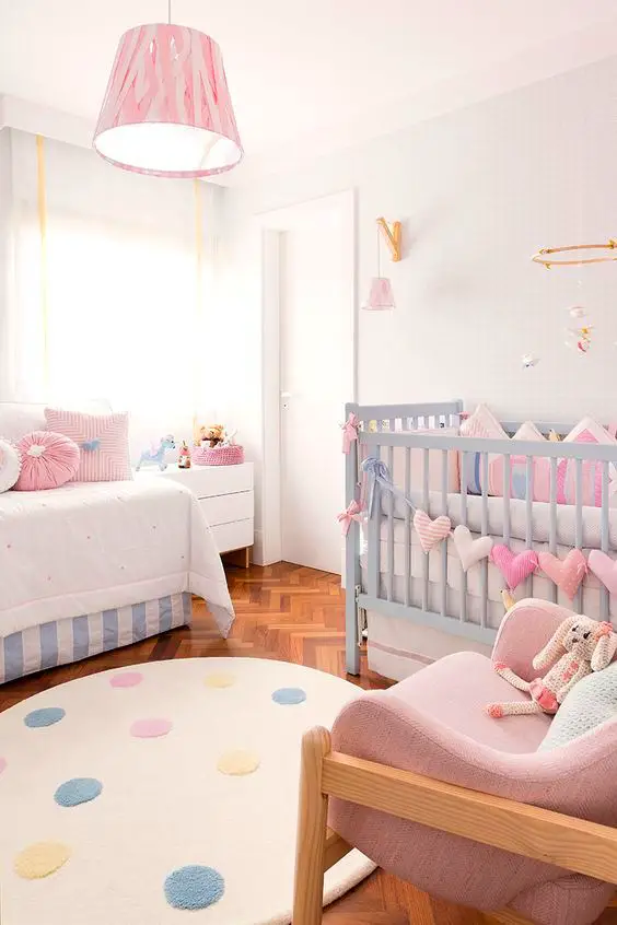 Habitación de bebé con colores pasteles