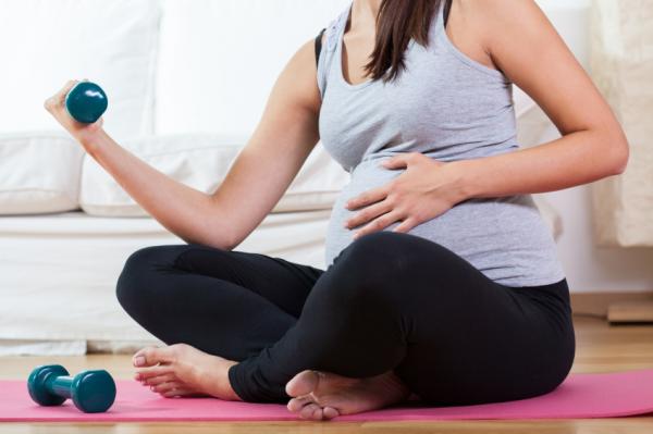 embarazadas realizando ejercicios