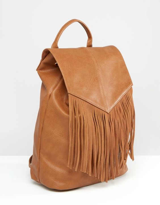 mochila de flecos cuero