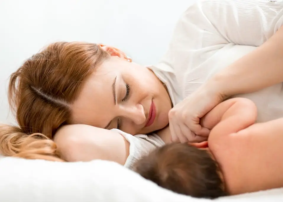 dolorde pezón en la lactancia: mama bebe en lactancia
