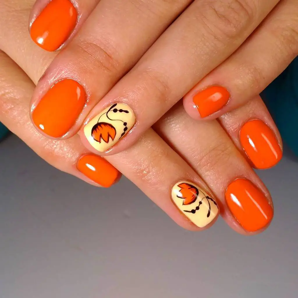 Decoración de uñas naranja