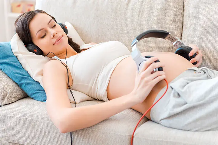 embarazada con música