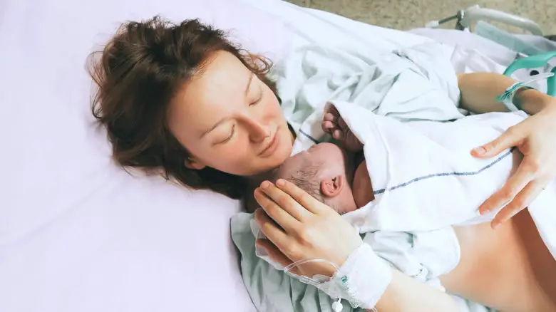 mama bebe recién nacido temblores y escalofríos tras parto
