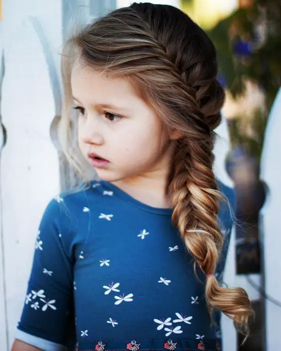 Peinados para niñas con pelo largo trenza francesa