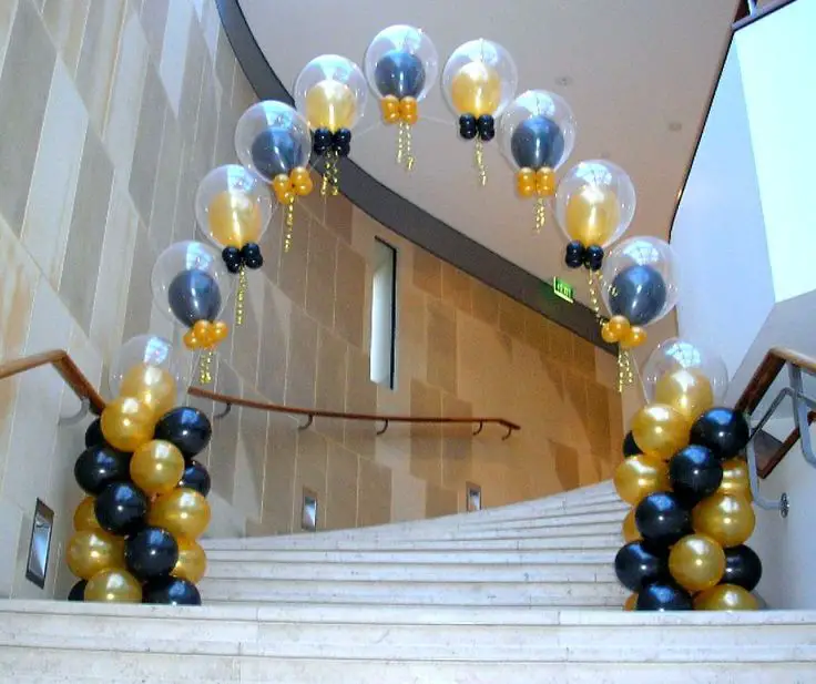 decoración con globos para una graduación