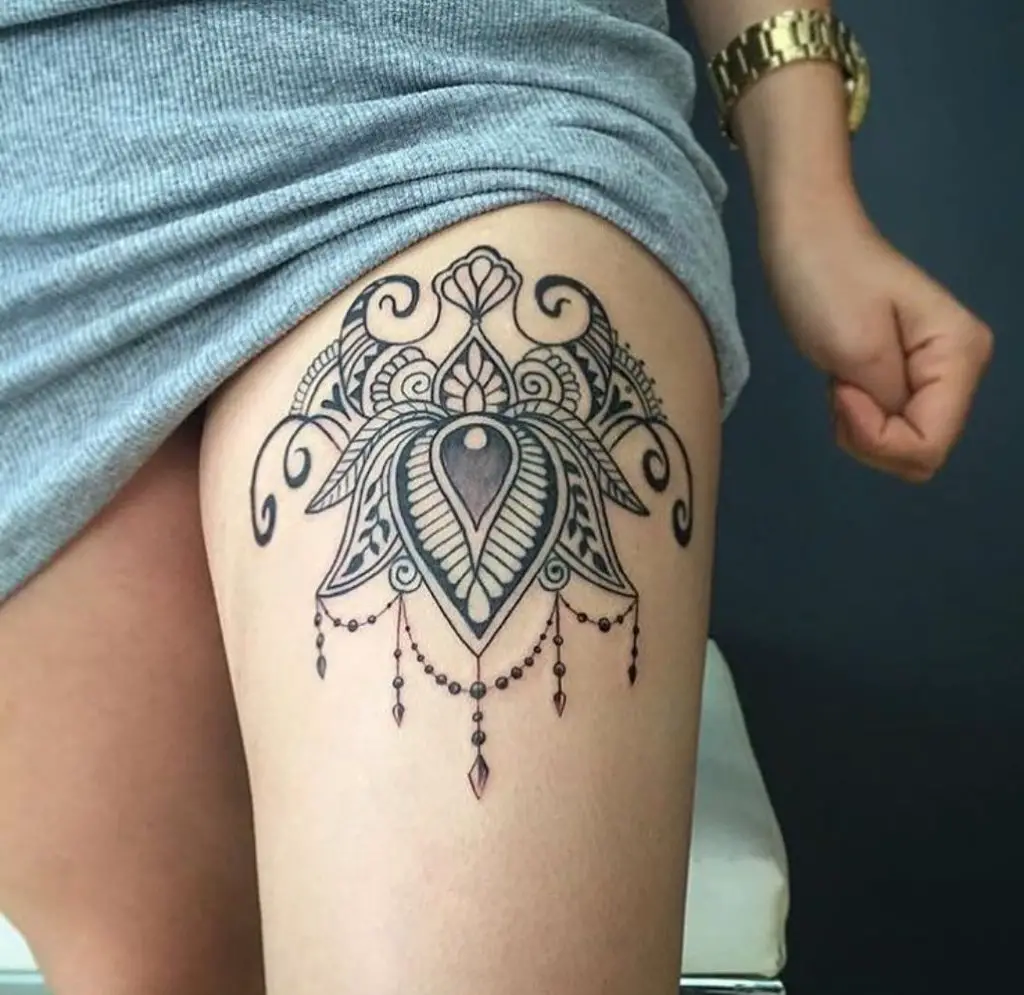 tatuajes para mujeres en la pierna muslo