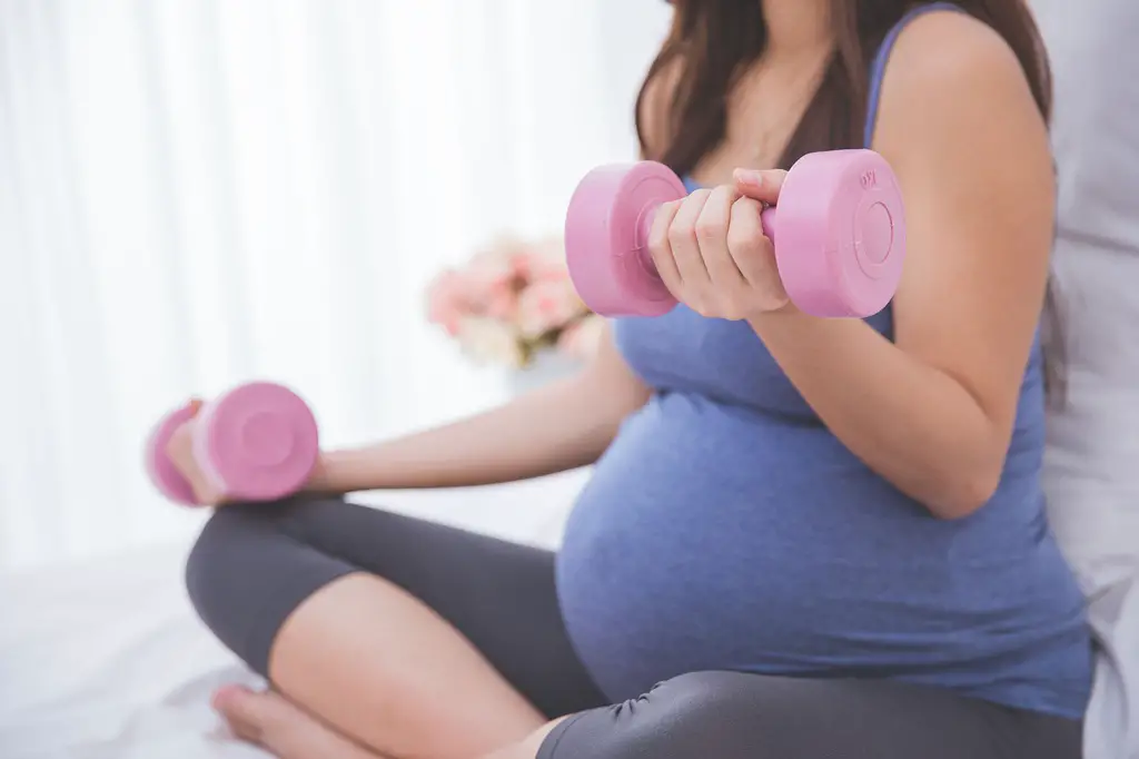 ejercicios para embarazadas en casa de relajación