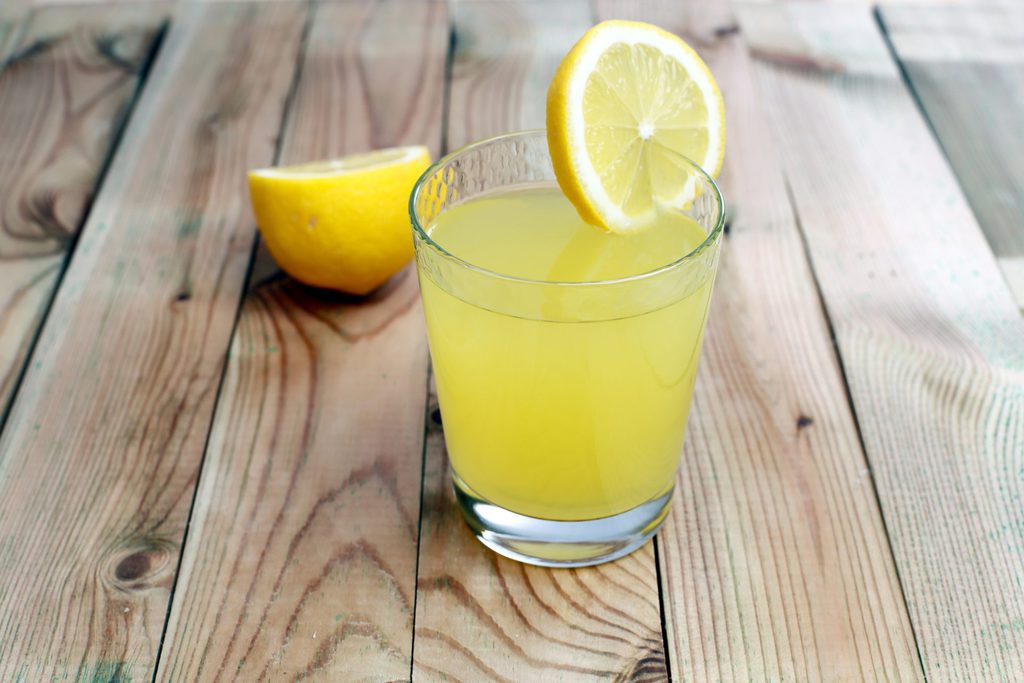 cómo quitar las náuseas limón