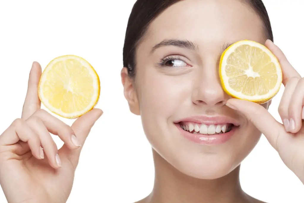 cómo quitar las pecas limón