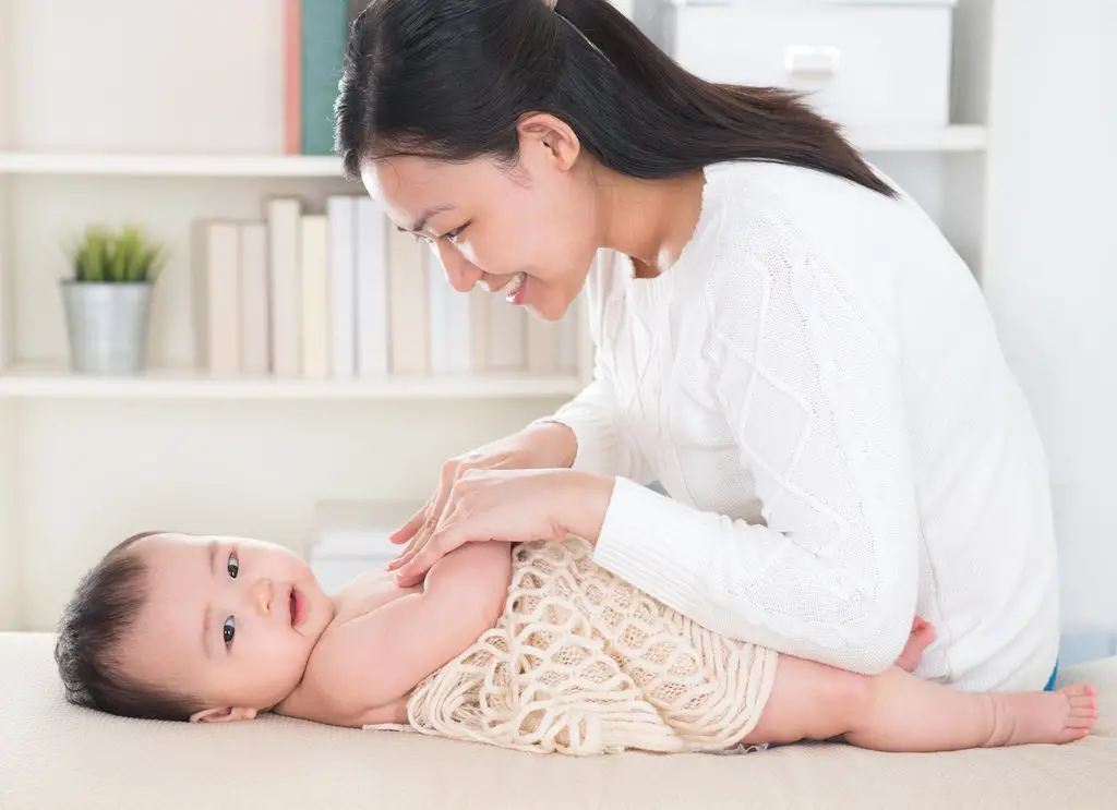 gases en los bebés masajes