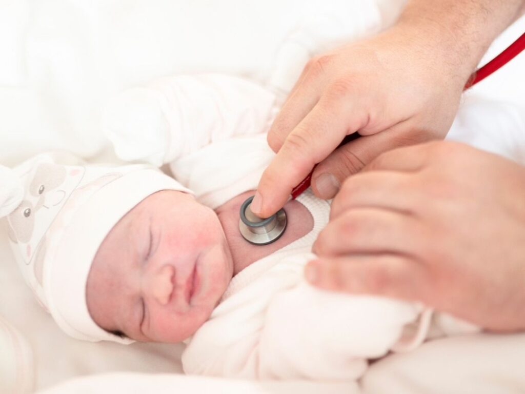 La vacuna BCG proporciona una protección importante para los bebés recién nacidos.
