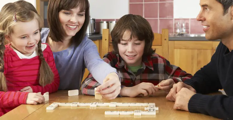 Juegos didácticos para niños de mesa domino