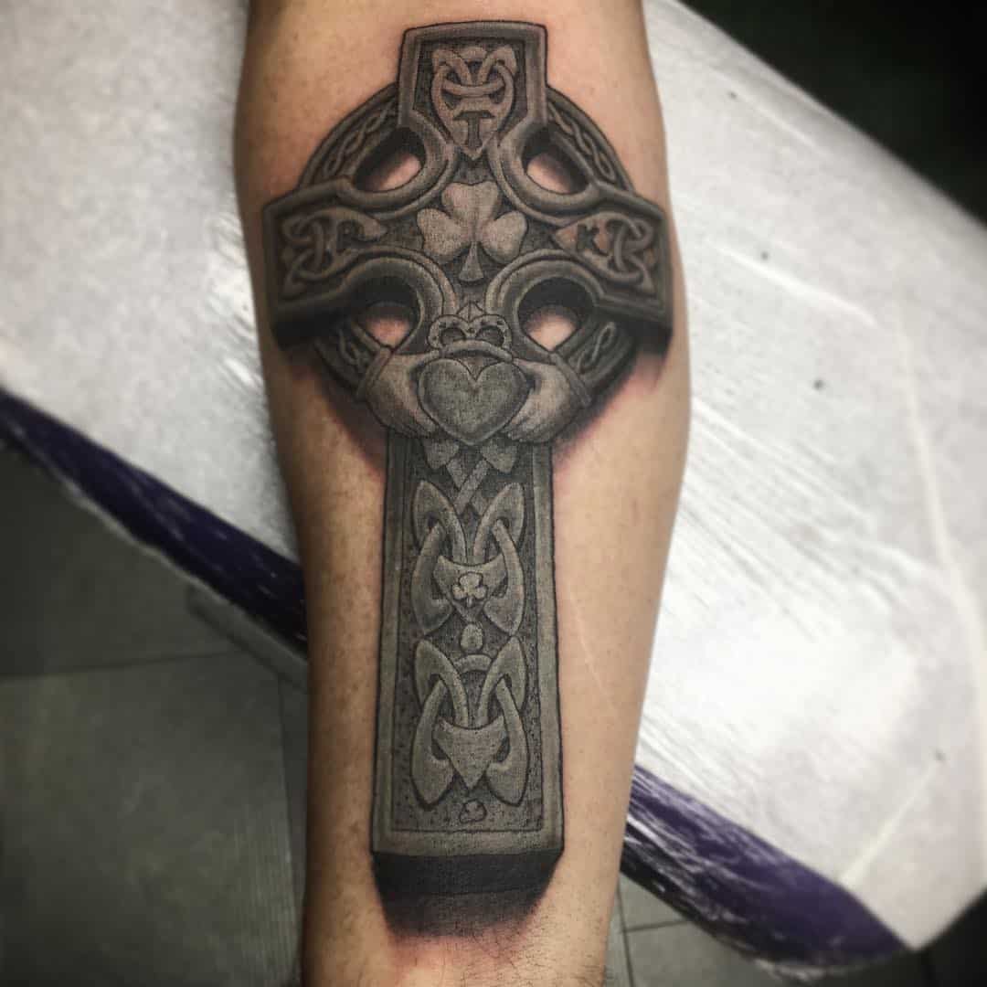 Tatuaje cruz celta 