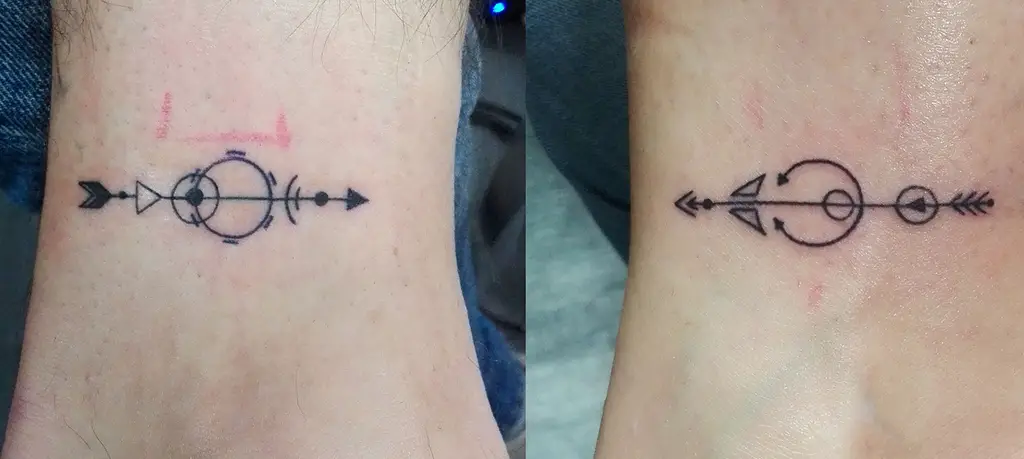 tatuaje para parejas flechas