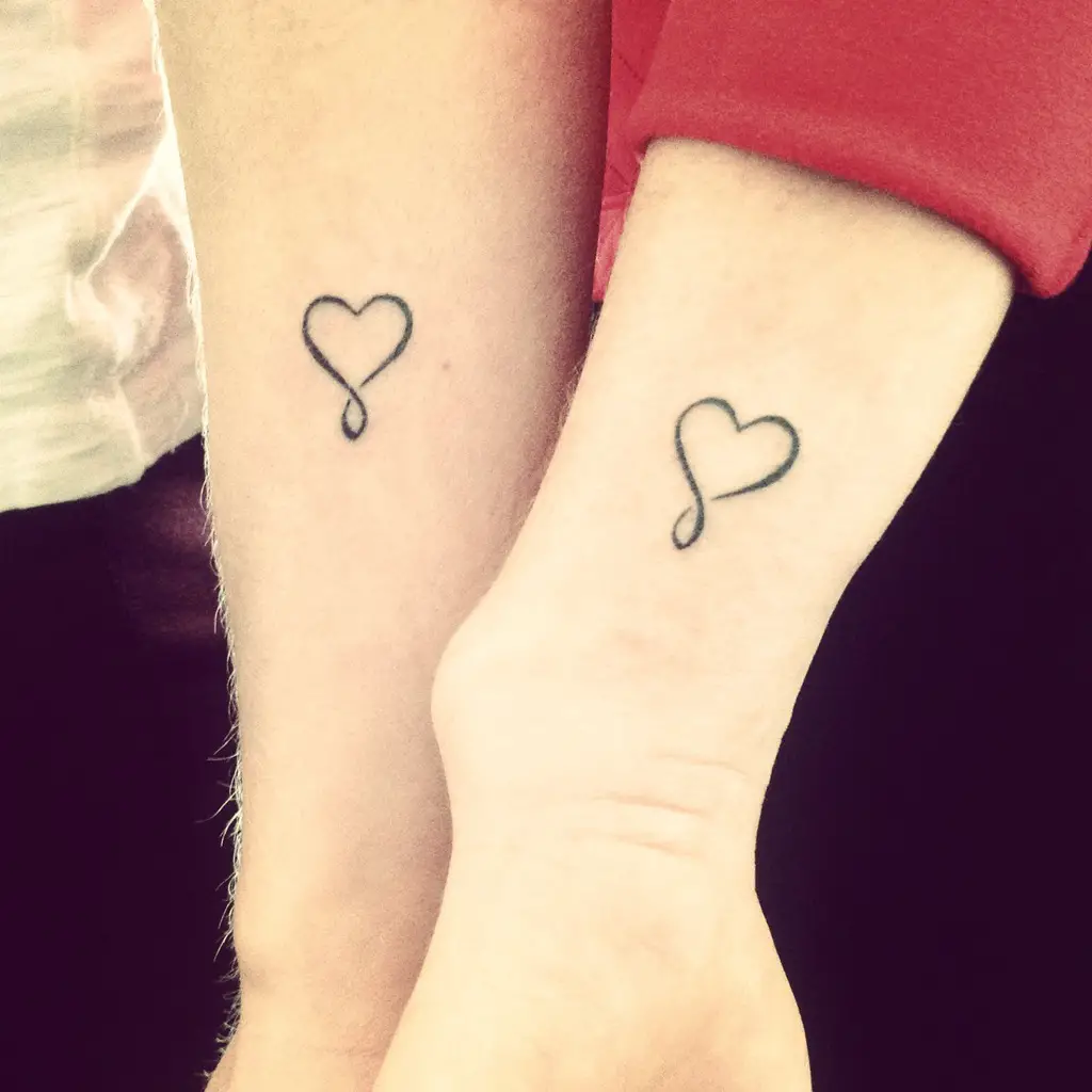 tatuajes pequeños para hermanas corazon