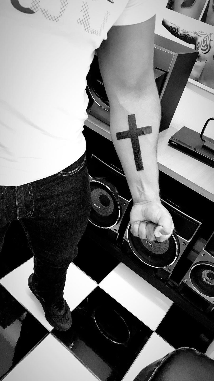 Featured image of post Antebrazo Tatuaje De Cruz En El Brazo