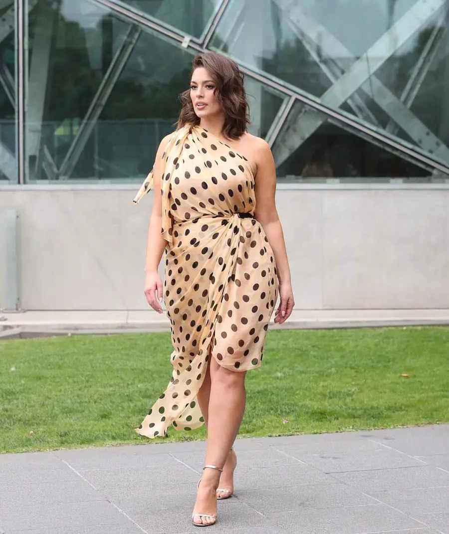 Outfit formal para gorditas ¿Como vestir sexy y elegante siendo plus size?