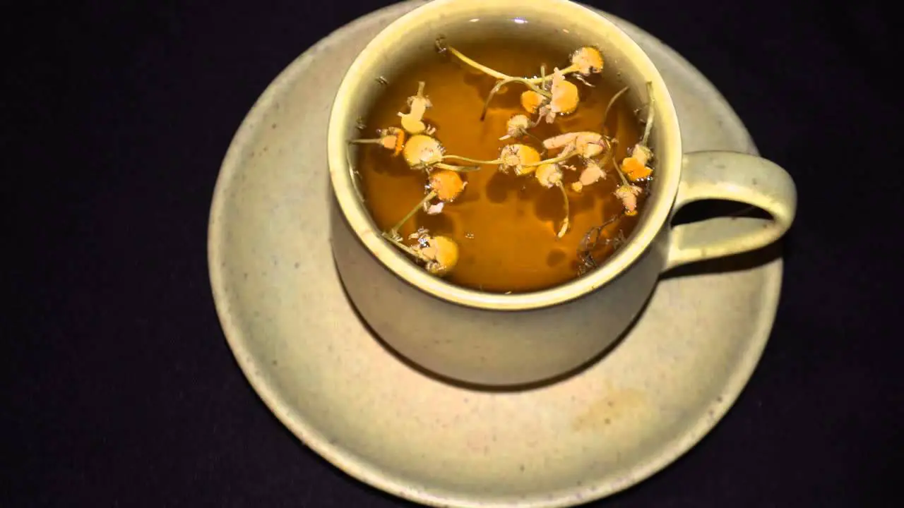 Beneficios de tomar té de manzanilla: ¡conoce sus características!