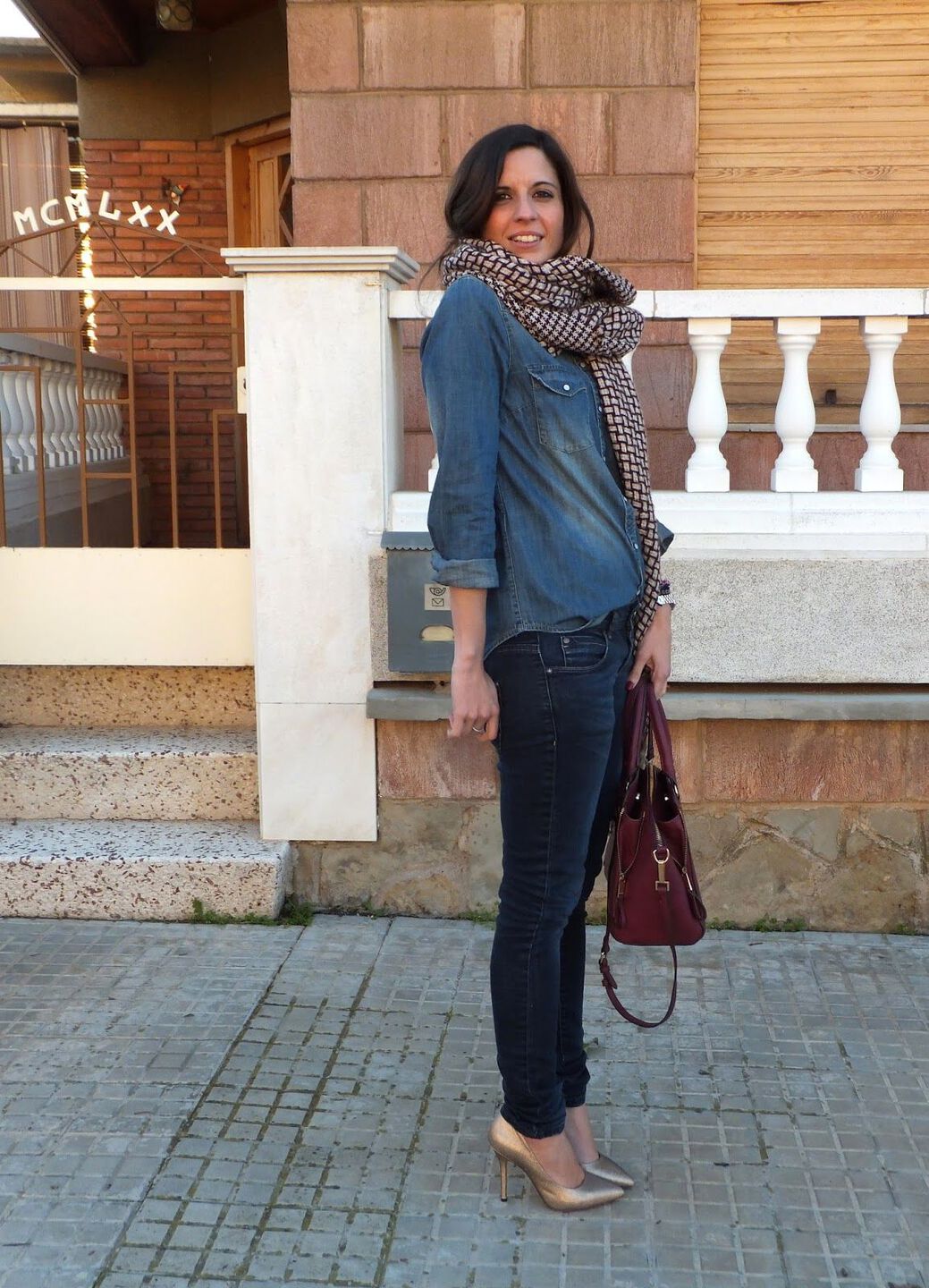 Outfit zapatos dorados ¡Ideas para complementar un look increíble!