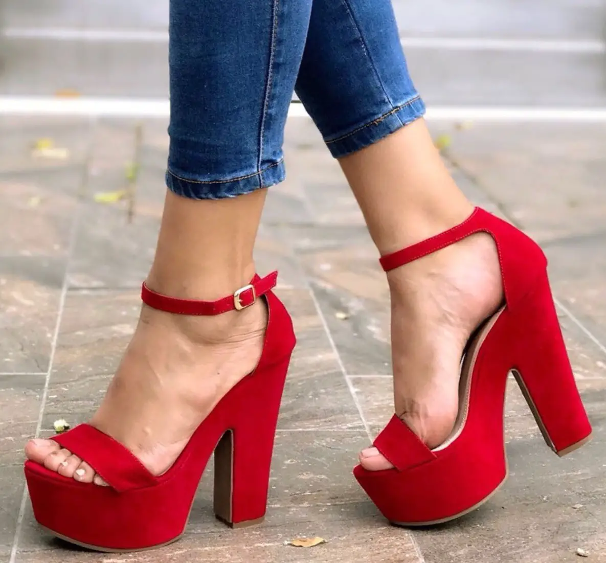 25 estilos de zapatos rojos que darán sensualidad a tu look para combinar!
