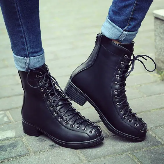 Botas negras: Los 20 modelos de tendencia + ideas de outfits para combinar
