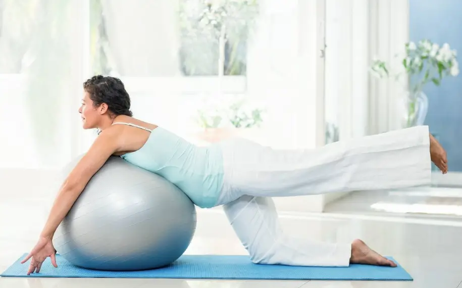 ejercicios con pelota para embarazadas muslos