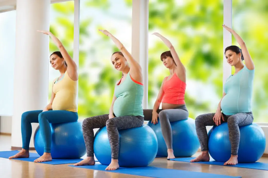 ejercicios con pelotas para embarazadas brazos