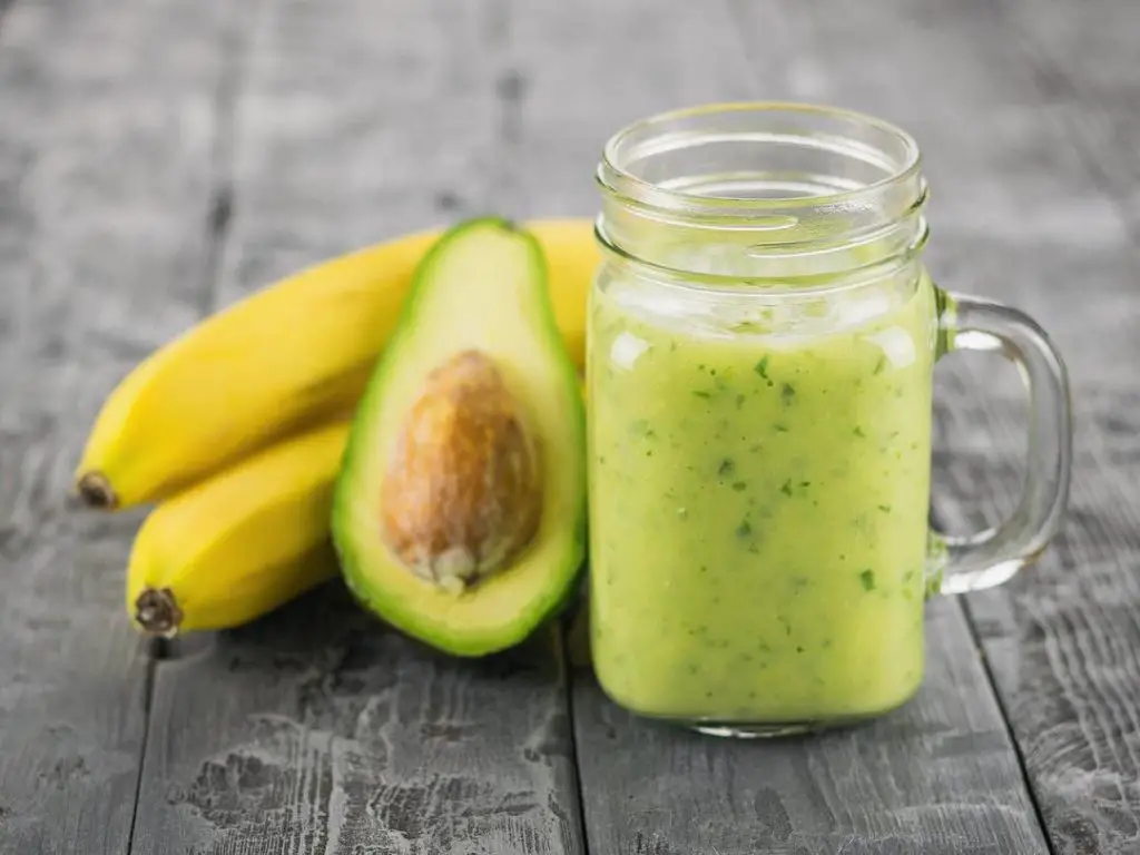 mascarillas de aguacate para el cabello de banana