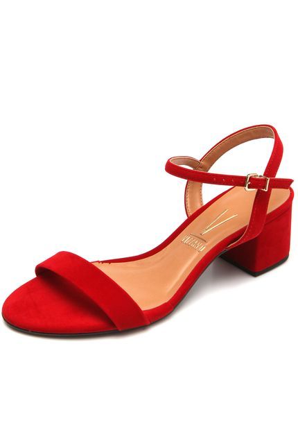 Zapatos rojos con jeans: ¡Ultimas tendencias en outfits sexys y casuales!