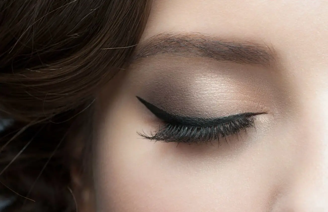 Maquillaje De Ojos Negros ¡trucos Y Looks Para Una Mirada Sensual Y Muy Atractiva