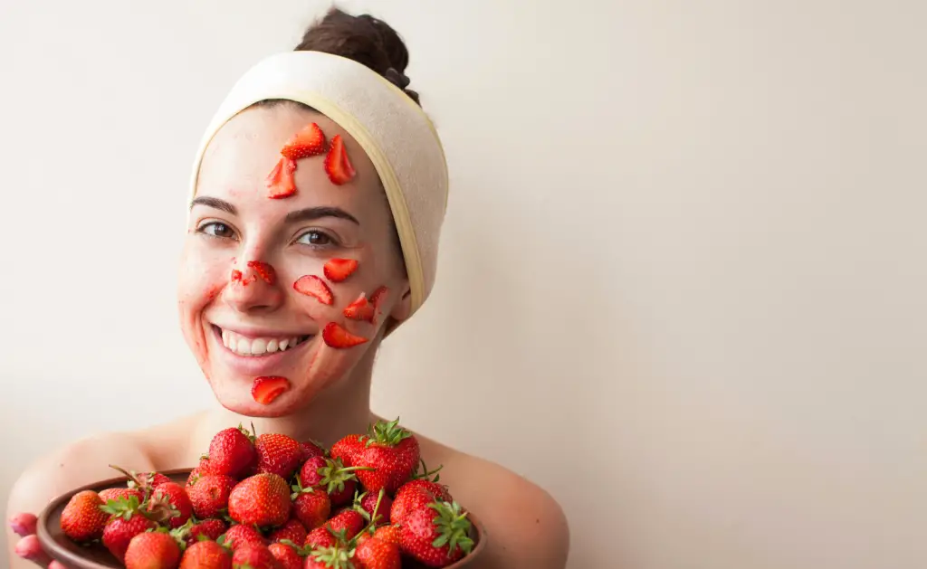 Las fresas te ayudarán a contrarrestar los daños que generan los malos hábitos y productos en tu piel y cabello Las fresas te ayudarán a contrarrestar los daños que generan los malos hábitos y productos en tu piel y cabello