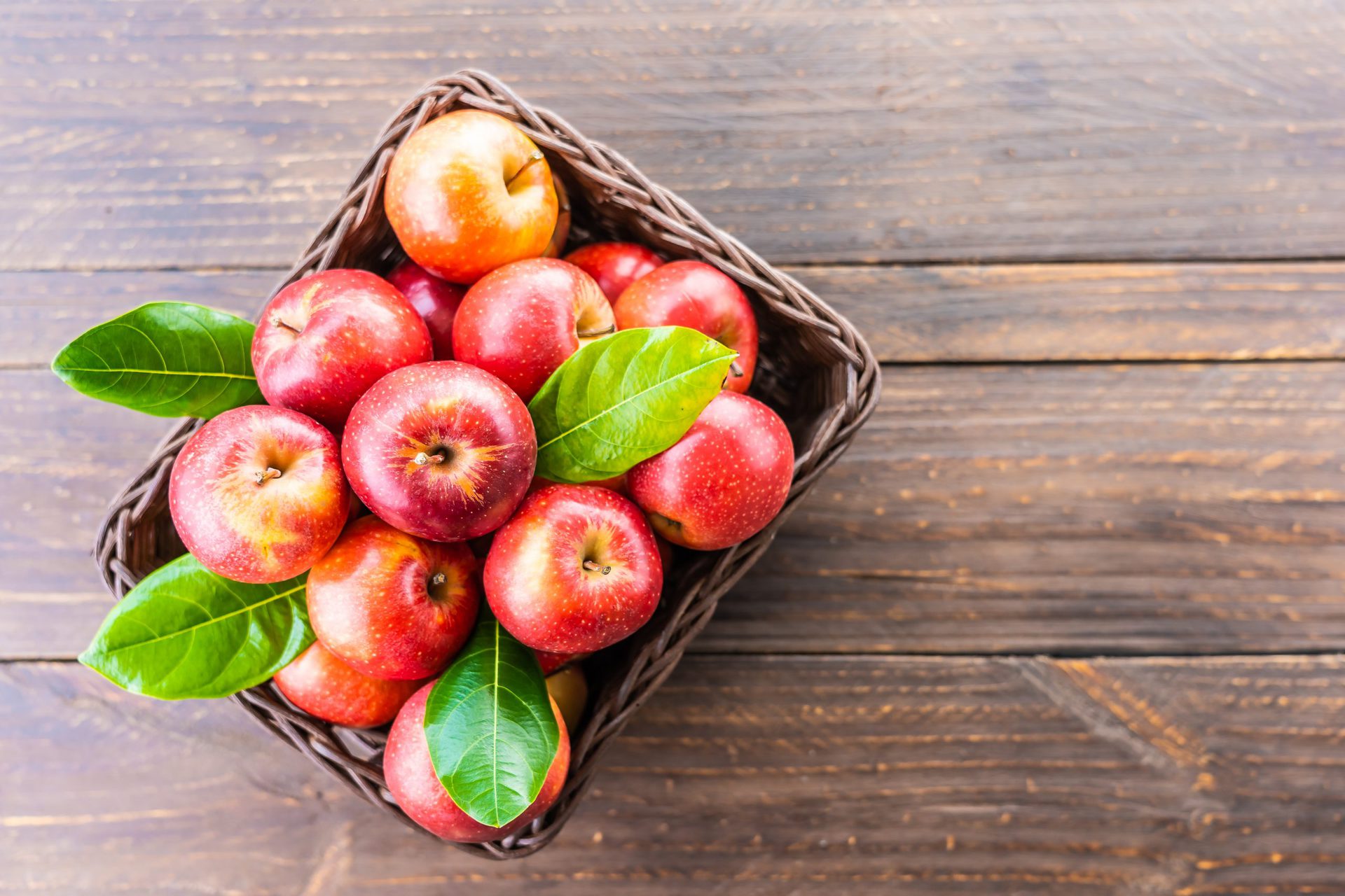 Добавь яблоки. Яблочный спас богатства. Polish the Apple.