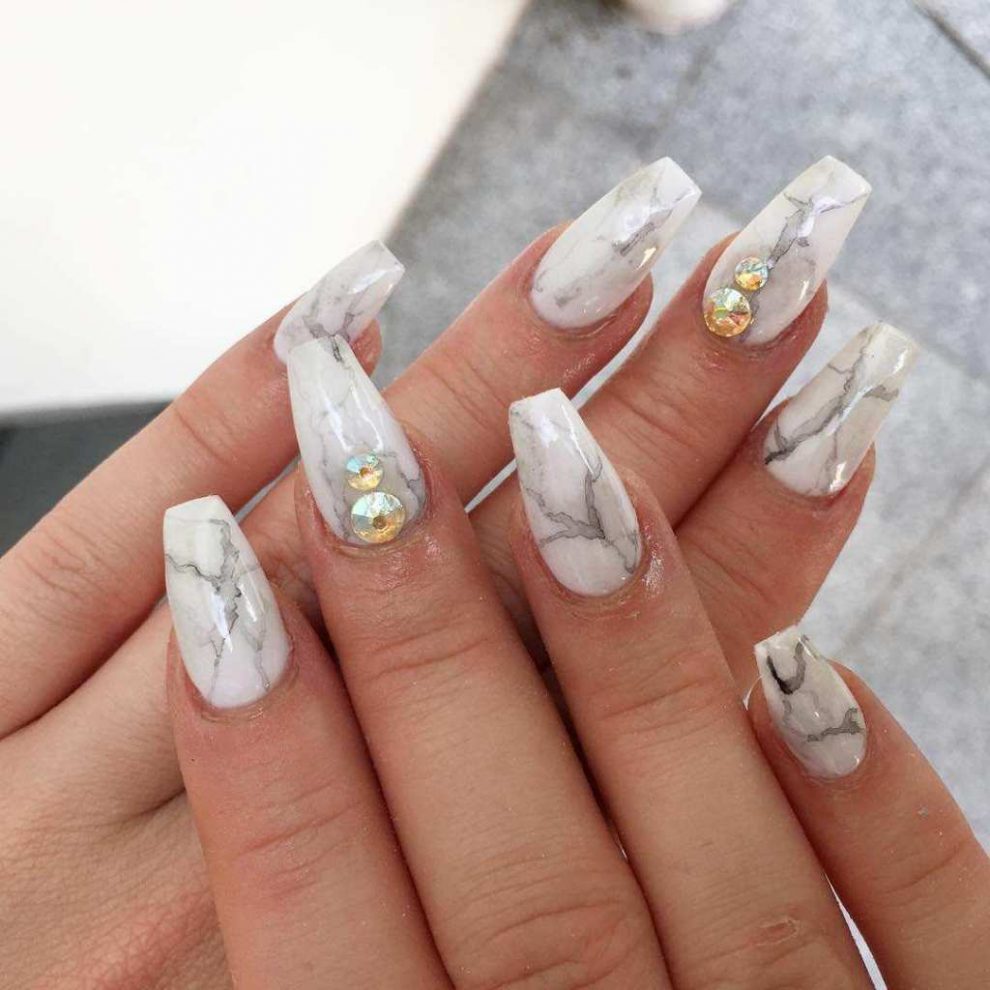 Uñas acrílicas decoradas ¡Los modelos más top del momento!