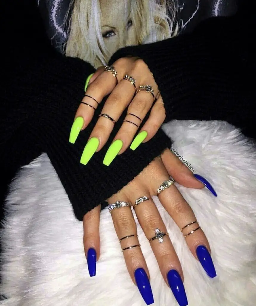 Uñas color neón ¡La tendencia en manicura que causa furor!