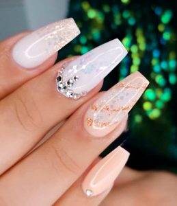 Uñas nude ¡Un color muy femenino para lucir manos bellas!