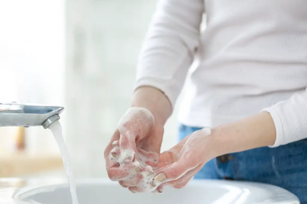 como limpiar alimentos por coronavirus lavado de manos