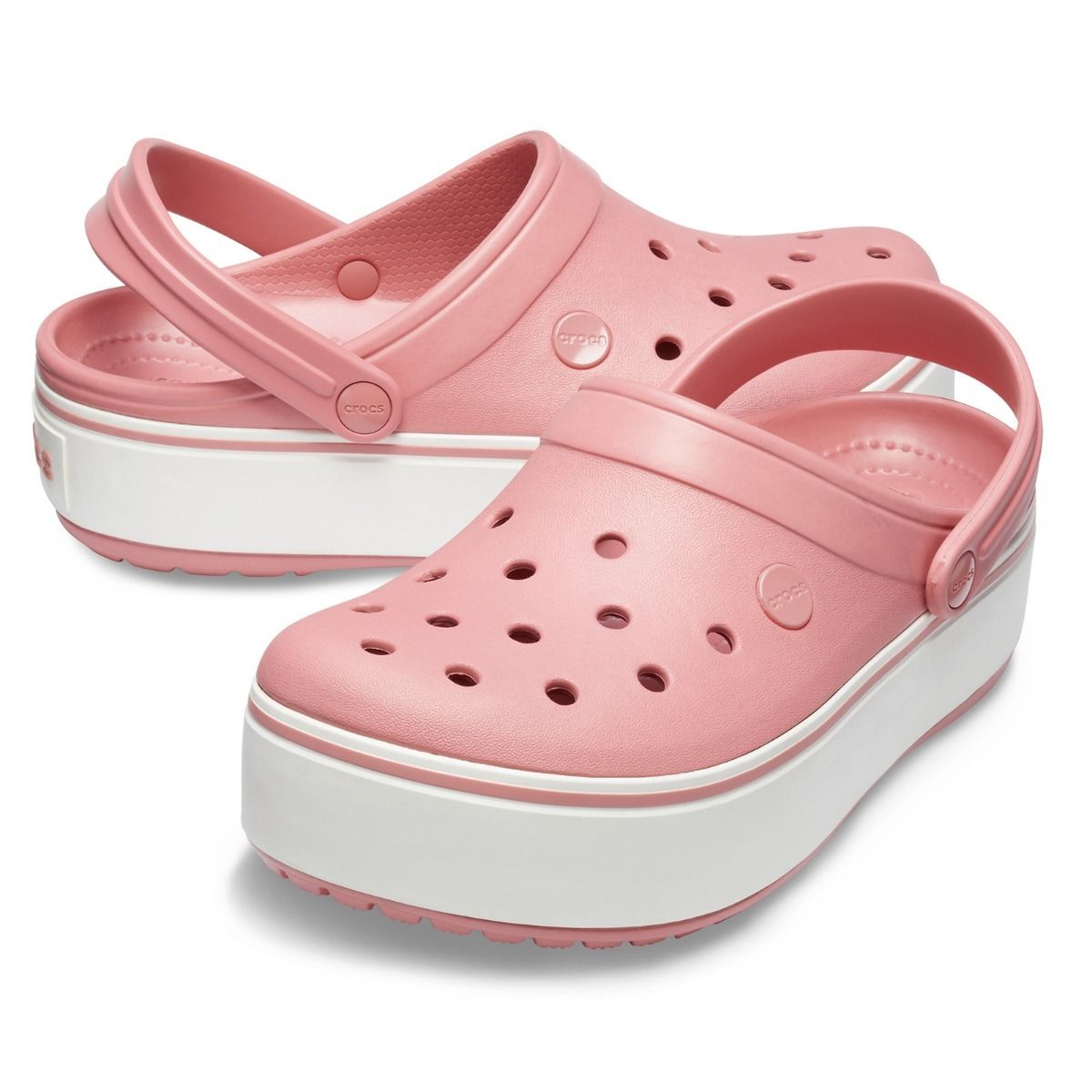 9 Estilos de Sandalias Crocs que van perfectos con tus outfits de verano
