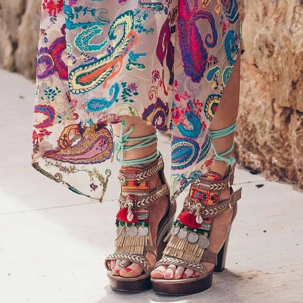 Sandalias Hippies: La Pieza Clave Para Looks Boho Chic