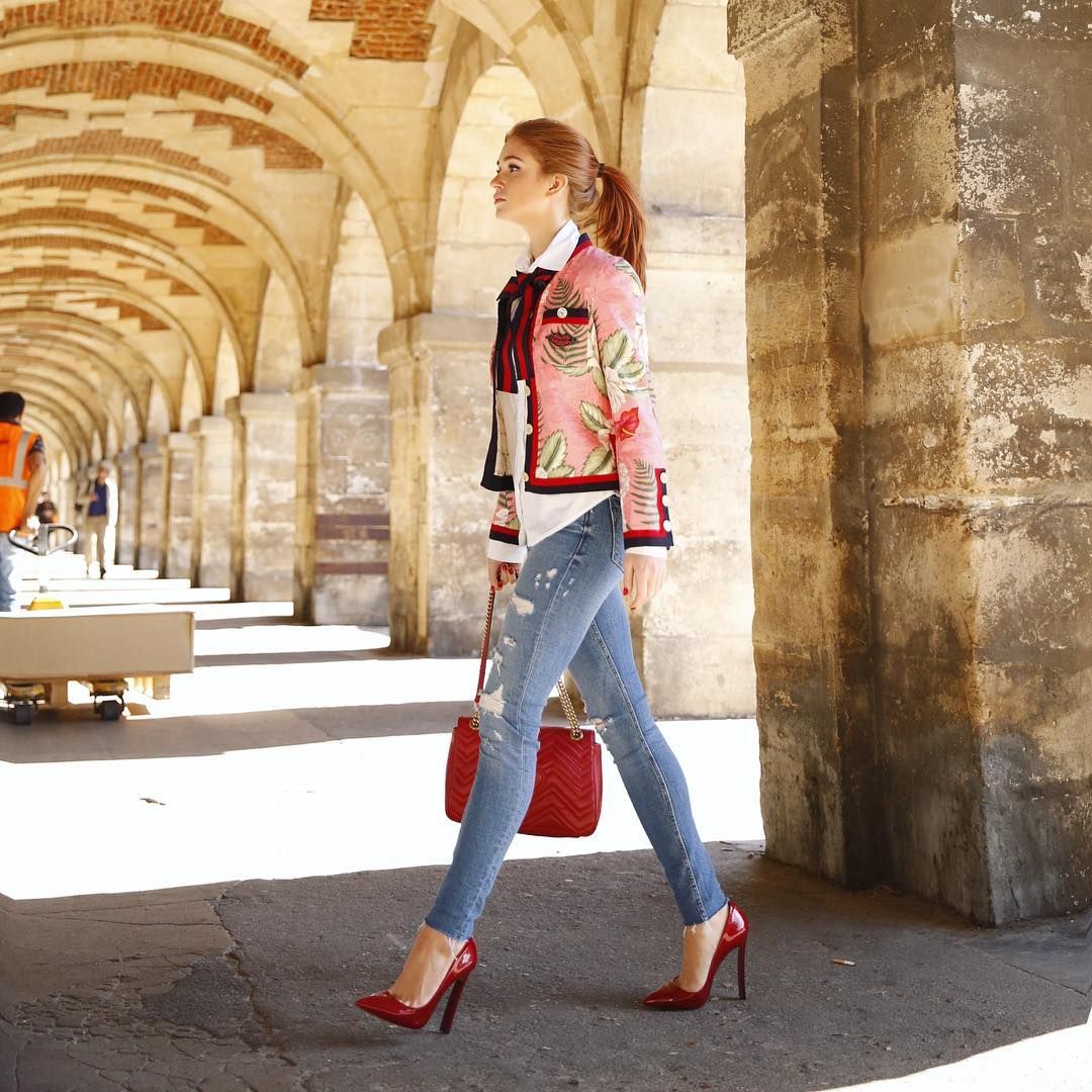 20 Outfits de tacones con jeans que te salvan cualquier día de la semana