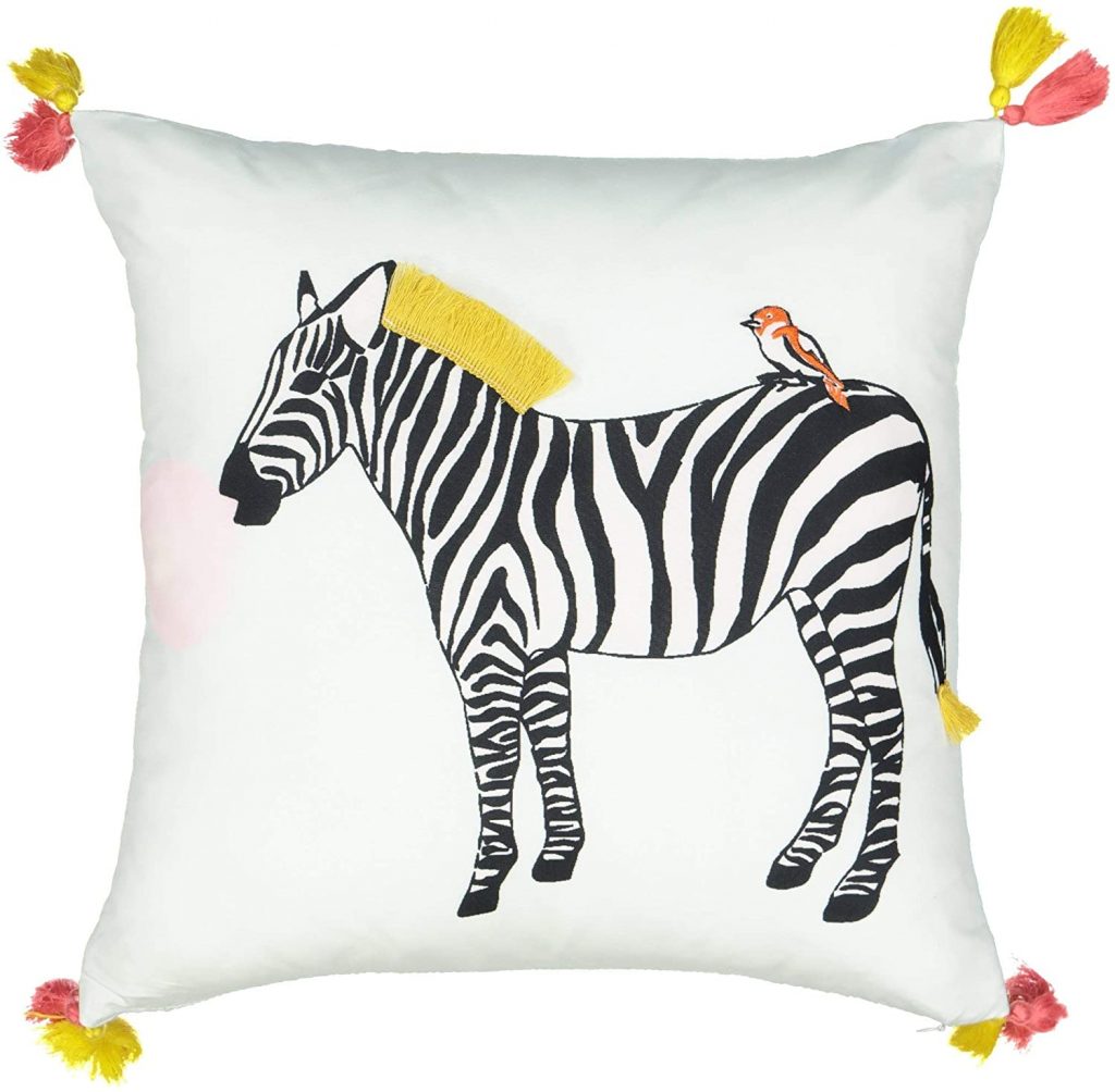 Almohadas decorativas para renovar espacios con bajo presupuesto