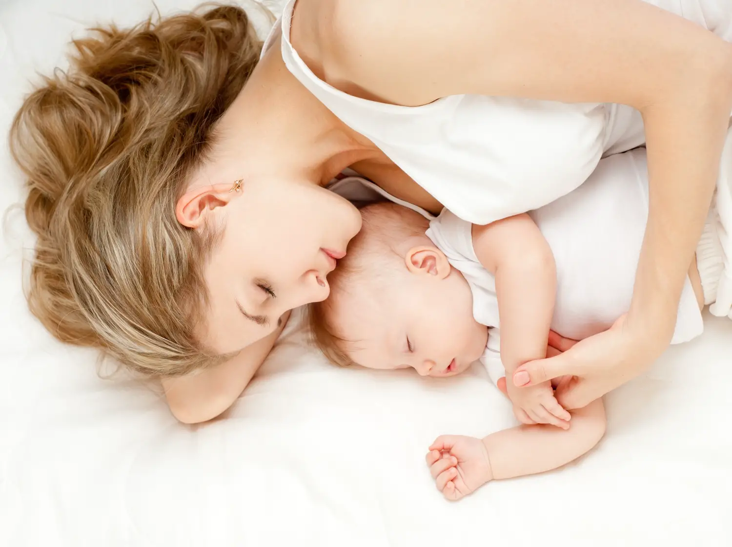Tips para que el bebe duerma toda la noche colecho