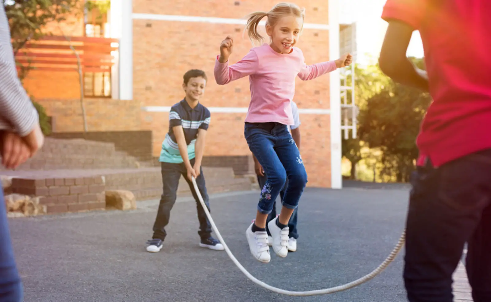 actividades físicas para niños saltar la cuerda