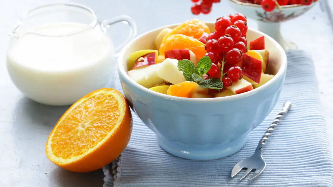 Desayunos con yogurt y frutas 