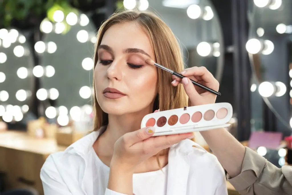 ¿Qué es el maquillaje? ¡Origen, técnicas y los mejores trucos!
