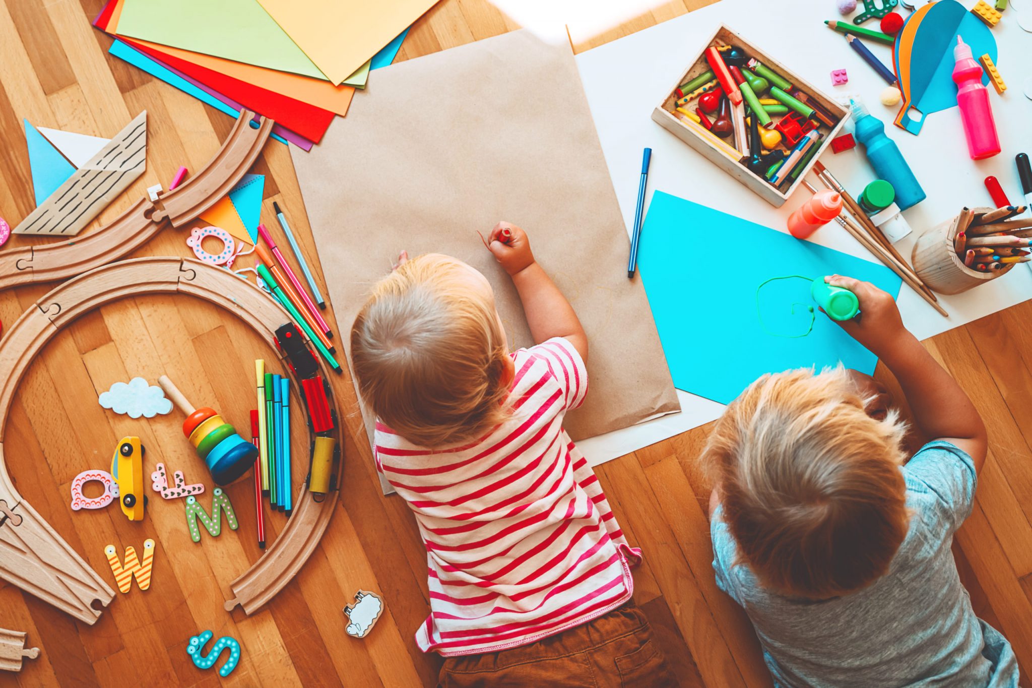 Actividades para niños pequeños con las que se divertirán en casa